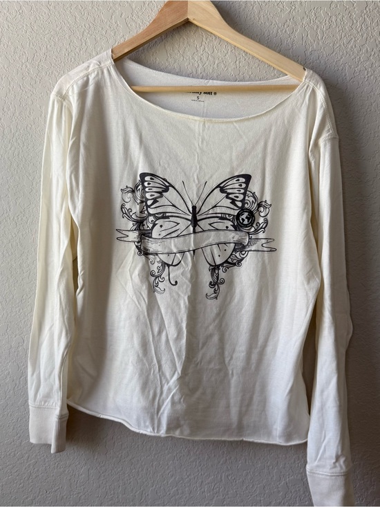 Aeropostale Tops - Aeropostale Cream Long-Sleeve Butterfly Graphic Tee